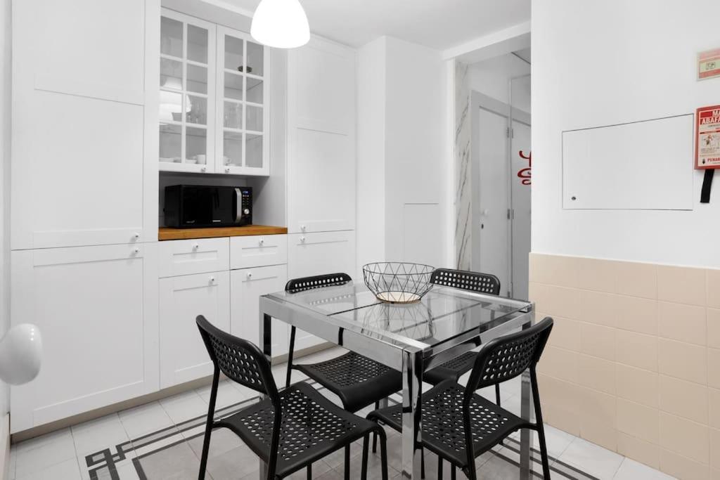 Cozy In Heart Of With Ac! Lissabon