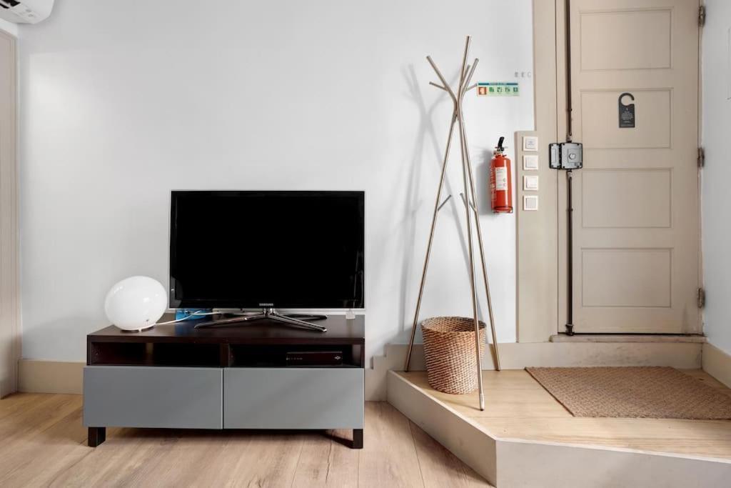 Cozy In Heart Of With Ac! Apartment Lissabon