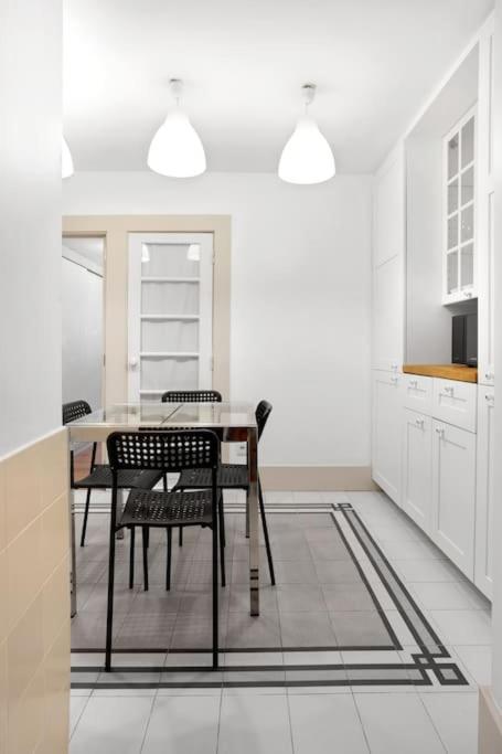 Appartement Cozy In Heart Of With Ac! *